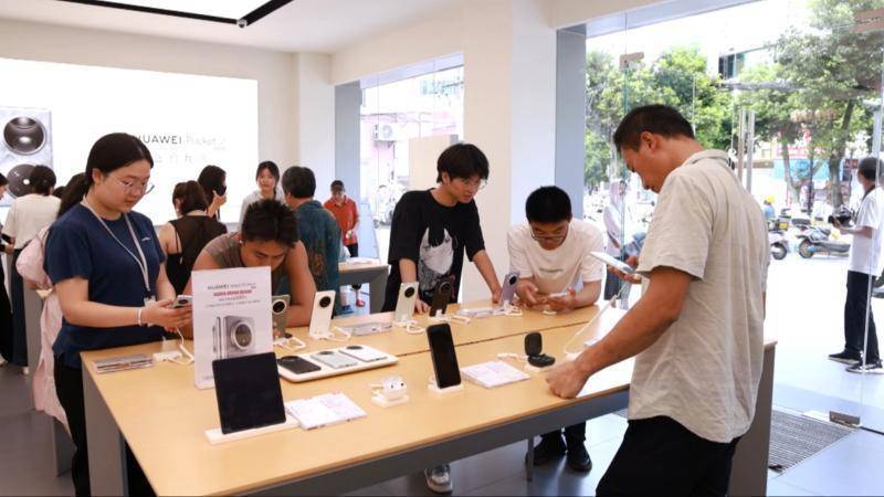 江西 電子產品銷售火熱，“后高考經濟”持續(xù)升溫